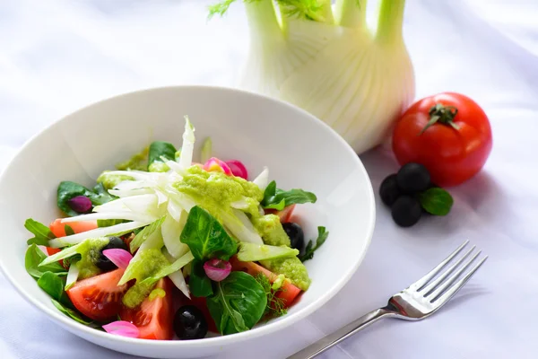 Ensalada de tomates y verduras —  Fotos de Stock