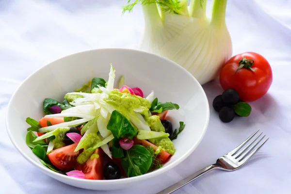 Ensalada de tomates y verduras —  Fotos de Stock