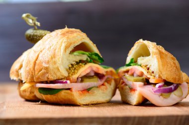 kruvasan jambon peynir Kahvaltı