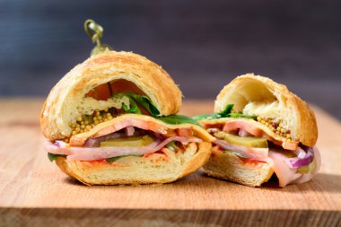 kruvasan jambon peynir Kahvaltı