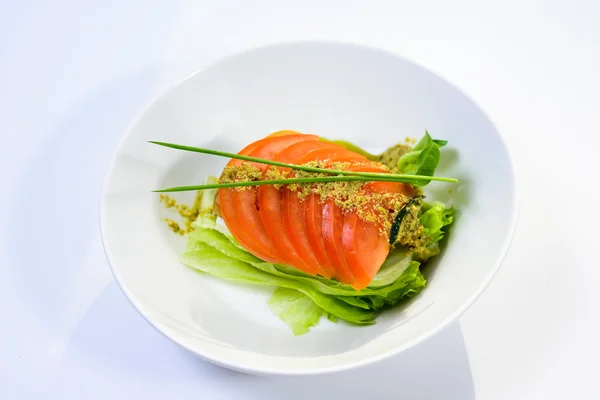 Classic Caprese salad with tomatoes, cheese, herbs and sauce — Stock Photo, Image