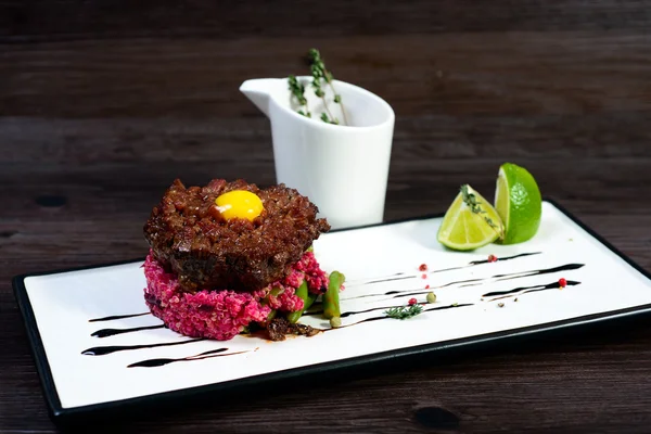 Tartar of beef served with lime on white dish — Stock Photo, Image