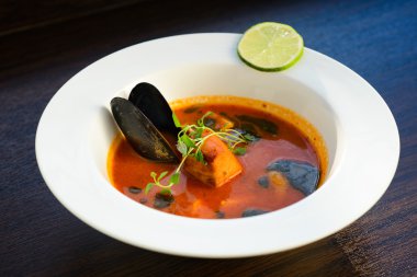 somon çorbası sebzeli yakın çekim