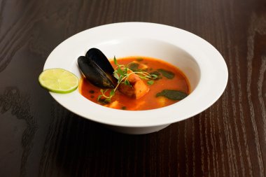 somon çorbası sebzeli yakın çekim