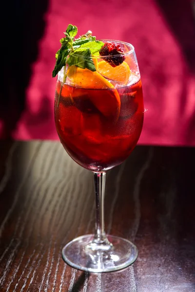 Wine cocktail with mint garnish. — Stock Photo, Image