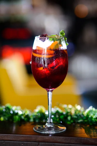 Wine cocktail with mint garnish. — Stock Photo, Image