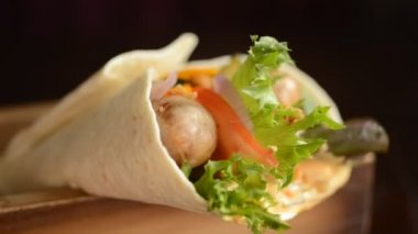 Pide ızgara sosis et