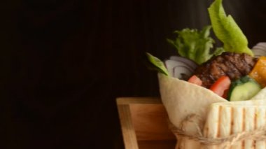 Burger bir pide rulo