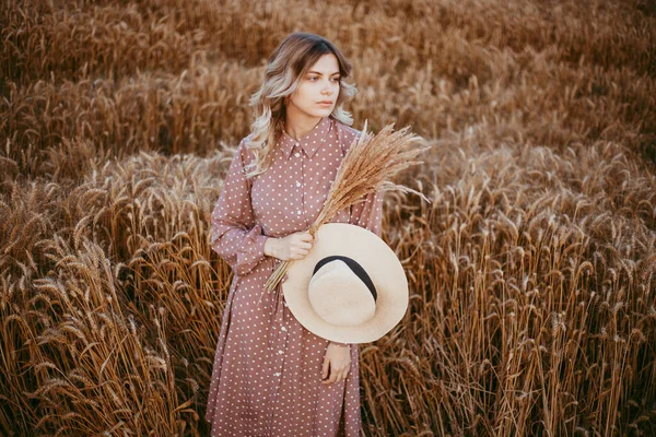 Young Woman Brown Dress White Polka Dots Stands Wheat Field — Stock Photo, Image