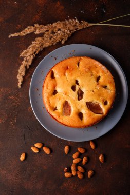 Koyu kahverengi armut manzaralı lezzetli armut turtası