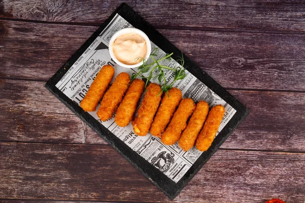 Nuggets Kipnuggets Met Saus Een Houten Tafel Fast Food Rechtenvrije Stockfoto's