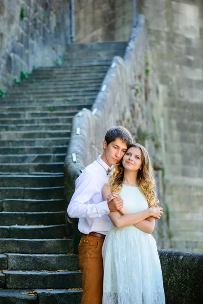 Couple in love strolling around an old castle — Stock Photo, Image