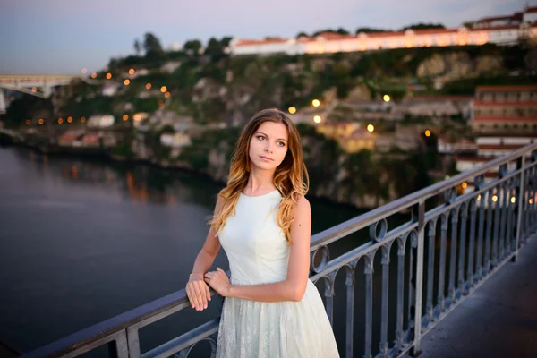 Girl standing on the background of Porto — Stock Photo, Image