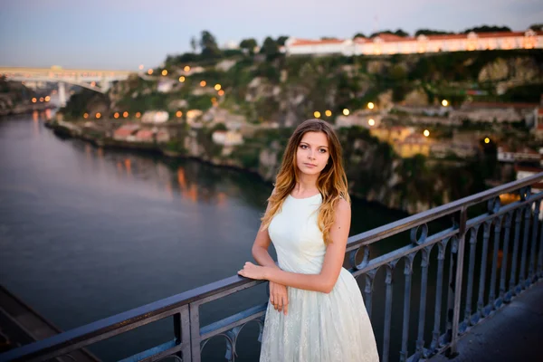 Girl standing on the background of Porto — Stock Photo, Image