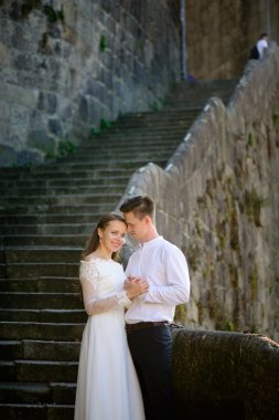 güzel gelin ve damat merdivenlerde