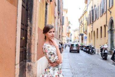 Güzel bir kızın portresi. 