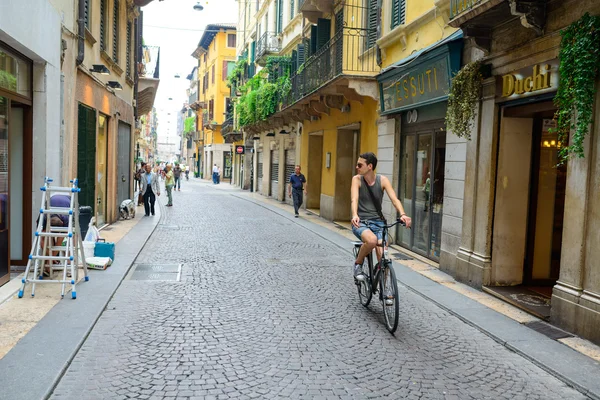 Paseos en bicicleta en Roma, Italia — Foto de Stock
