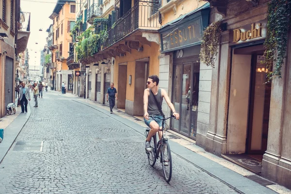 Passeios de bicicleta em Roma, Itália — Fotografia de Stock