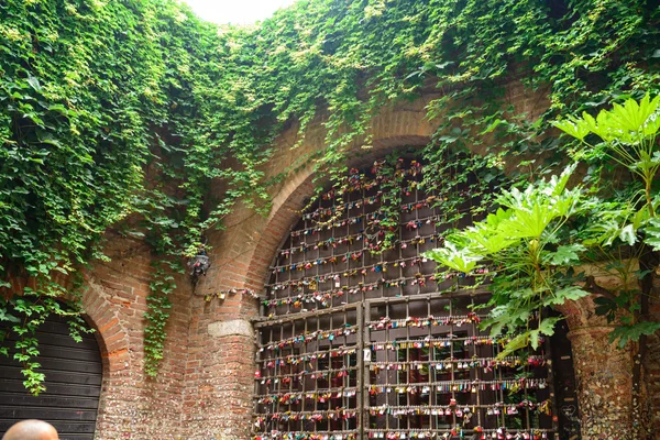 Candados en Juliet Home en Verona — Foto de Stock