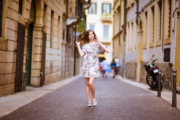 Lady walking down the ancient street — Stock Photo, Image