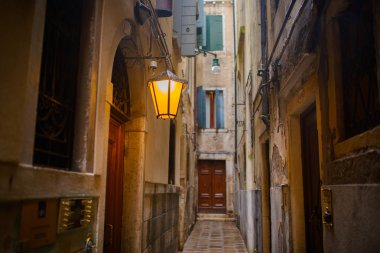 Venedik 'te Dar Sokak