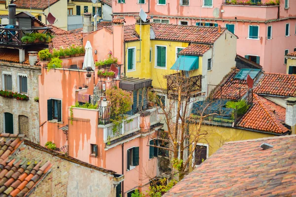 Muchas casas con techos de azulejos —  Fotos de Stock