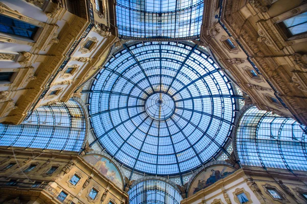 galleria vittorio emanuele II, milan görünümünü 