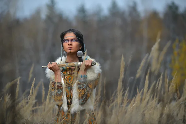 Beautiful girl in style of the American Indians. — Stock Photo, Image