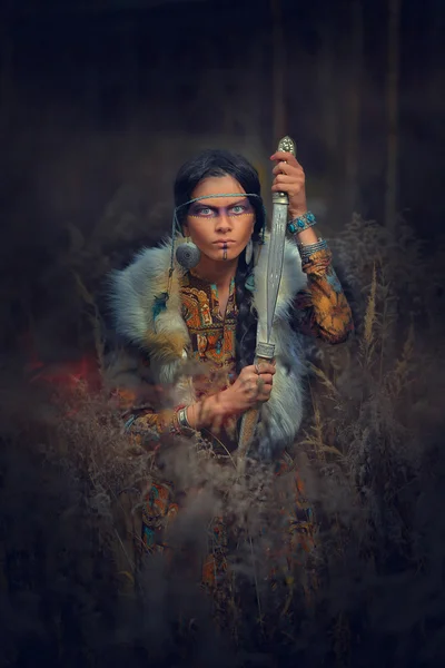 Beautiful girl in style of the American Indians. — Stock Photo, Image