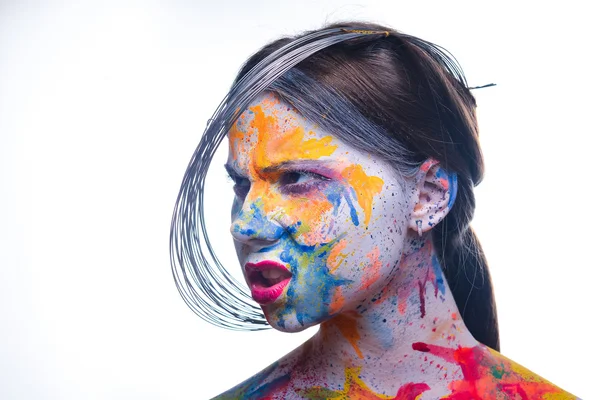 Vrouw met geschilderde gezicht, lichaam kunst — Stockfoto