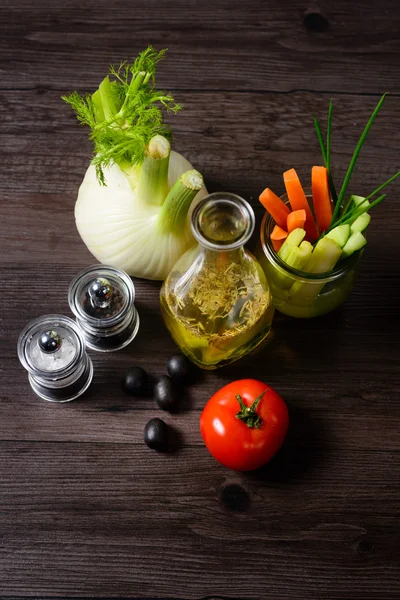 Olive oil with pepper mill tomato and vegetables — Stock Photo, Image