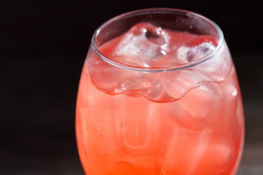 Kireç ve sarhoş ile alkollü kokteyl