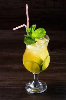 Limon, buz ve nane, izole içmek için