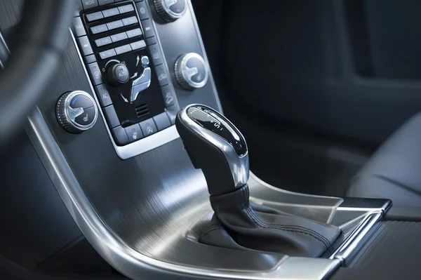 Gearshift em um carro moderno — Fotografia de Stock