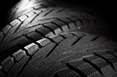 araba lastikleri yakın çekim