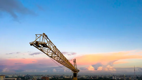 Construcción Grúas Edificios Construcción Contra Cielo Nocturno — Foto de Stock