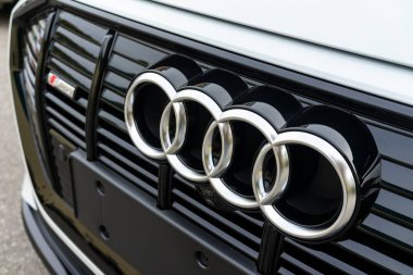 Sankt-Petersburg, Rusya - 20 Eylül 2020: Yeni Audi e-tron 