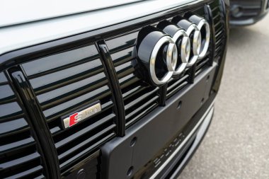 Sankt-Petersburg, Rusya - 20 Eylül 2020: Audi e-tron 