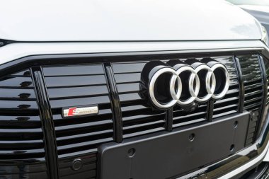 Sankt-Petersburg, Rusya - 20 Eylül 2020: Yeni Audi e-tron