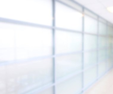 Odaklanmamış ofis yeri, bulanık arkaplan, yumuşak ışık