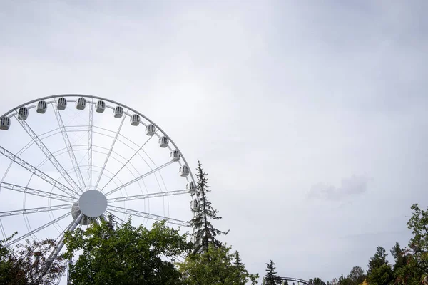 Promy Koło Parku Nad Niebem — Zdjęcie stockowe