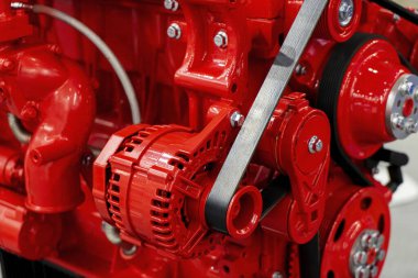 Yeni kırmızı içten yanmalı motor yakın plan 