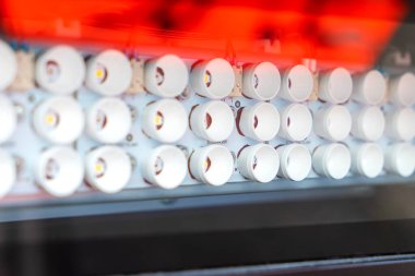 Trenin farındaki LED panel, yakın çekim, makro çekim