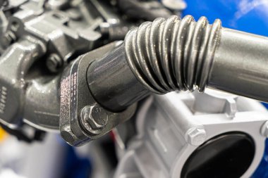 Yeni içten yanmalı motor yakın plan 