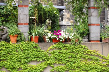 Çiçekli balkon ful