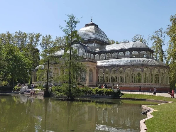 Glass Palace, Buen Retiro Park (İspanyolca: Palacio de Cristal, Parque del Buen Retiro), Madrid, İspanya