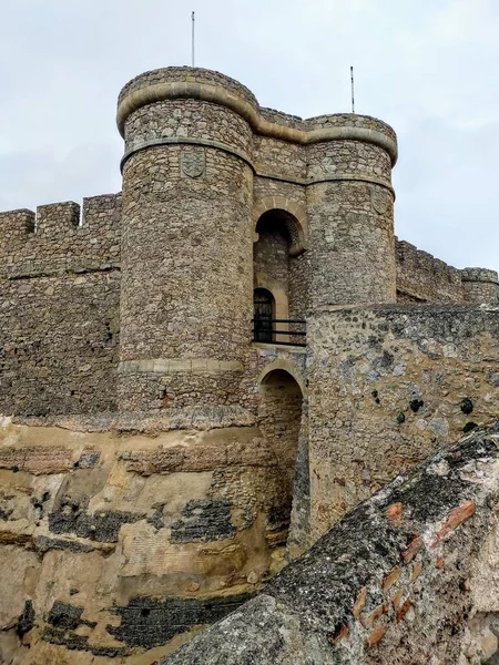 钦奇拉城堡 西班牙语 Castillo Chinchilla 是一座位于西班牙蒙特阿拉贡的城堡 — 图库照片