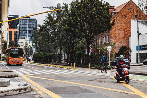 Carrera Septima Viktigaste Avenyerna Staden Bogot Med Cykelväg Där Cyklister Stockbild