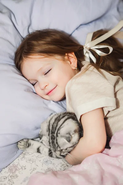 Little girl in bed playing — Stock Photo, Image