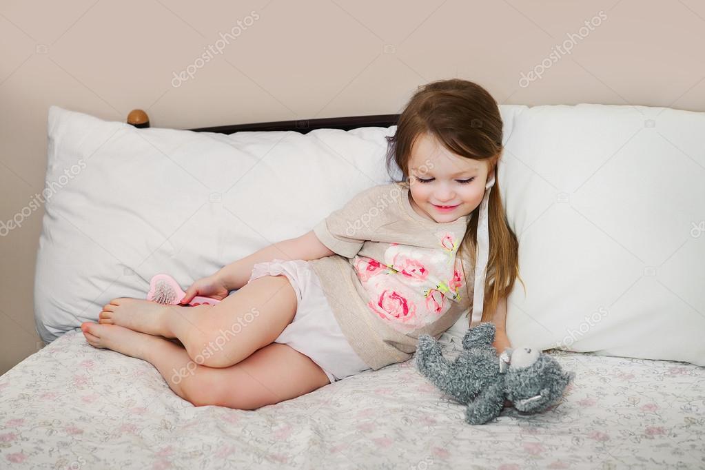 Girls Playing In Bed Girls Playing In Bed
